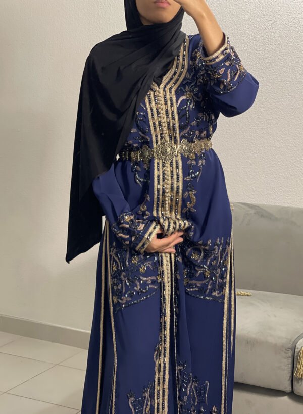 Caftan takchita marocain bleu marine et doré élégant
